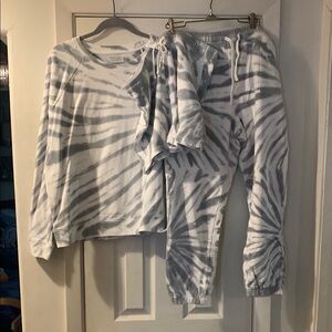 Lucky Brand Gray and White Tie-Dye Set
